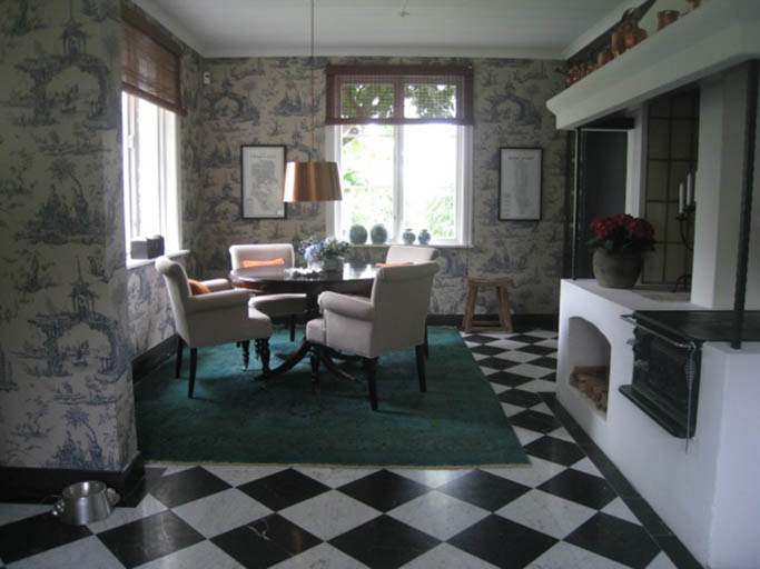 INTERIOR